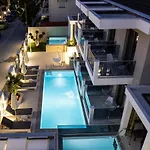Ammos Luxury 公寓式酒店