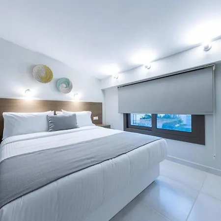Ammos Luxury מלון דירות Vrasná