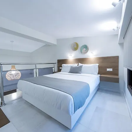 Ammos Luxury מלון דירות 4*