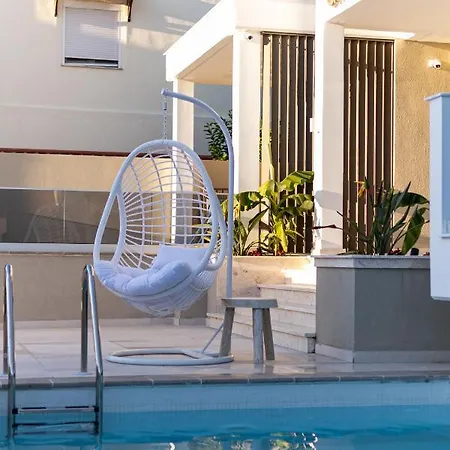 Ammos Luxury מלון דירות Vrasná